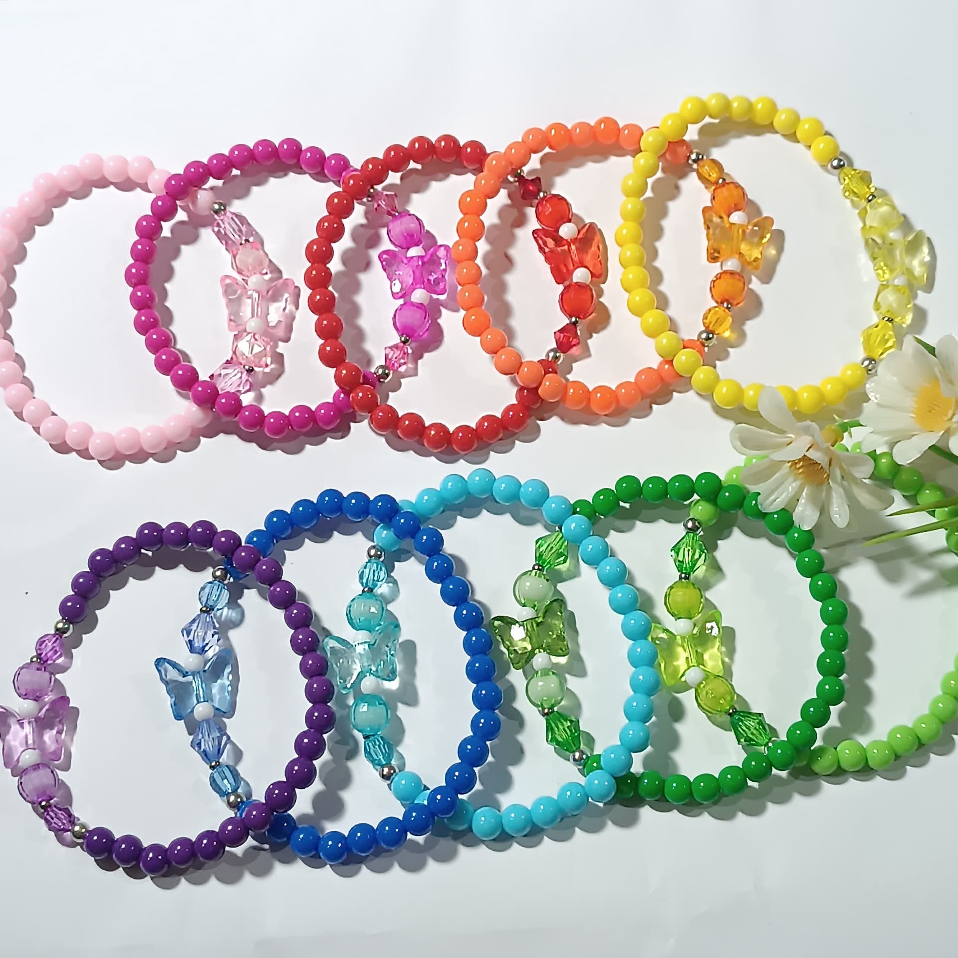 Pulseira artesanal de miçanga colorida feita à mão