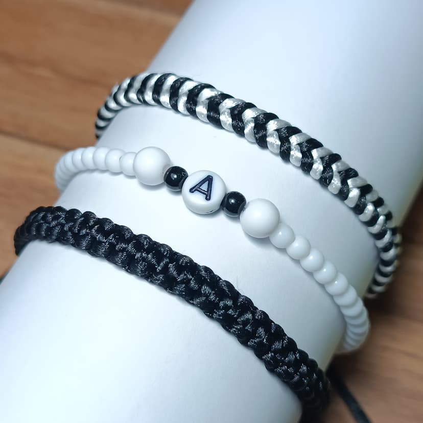 Pulseiras feitas à mão personalizadas